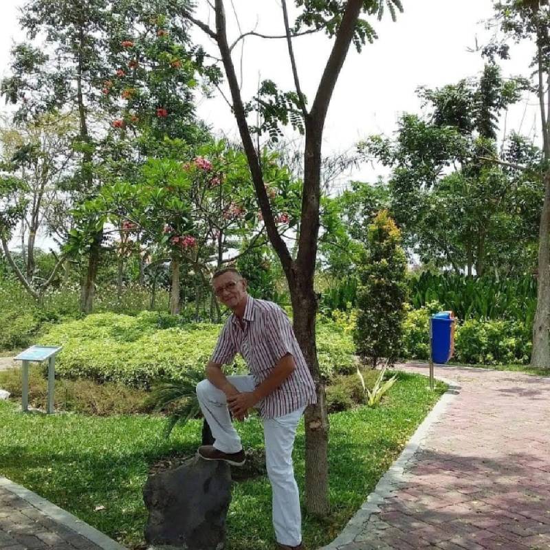 Helmut, 70, Caucete