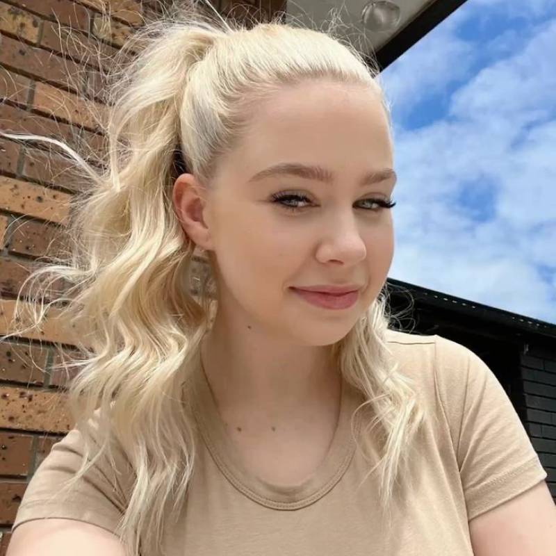 Rose, 27, Concarneau