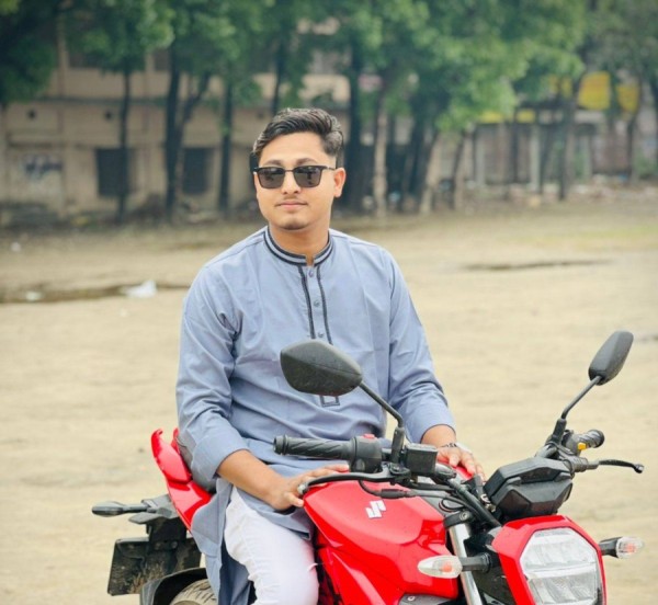 Nahid R Rahmqn, 25, Aburi