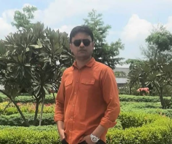 Mojumder, 43, Odivelas