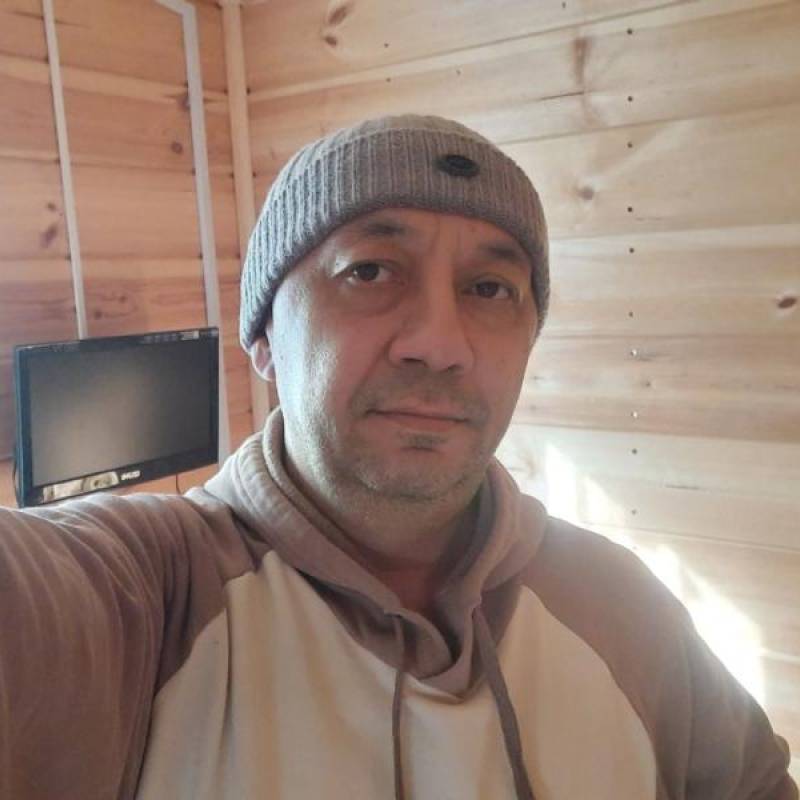 Zufar, 52, Derai