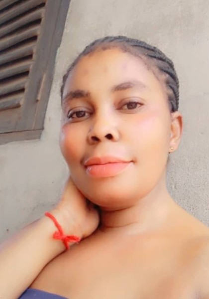 Mary, 27, Mother Language