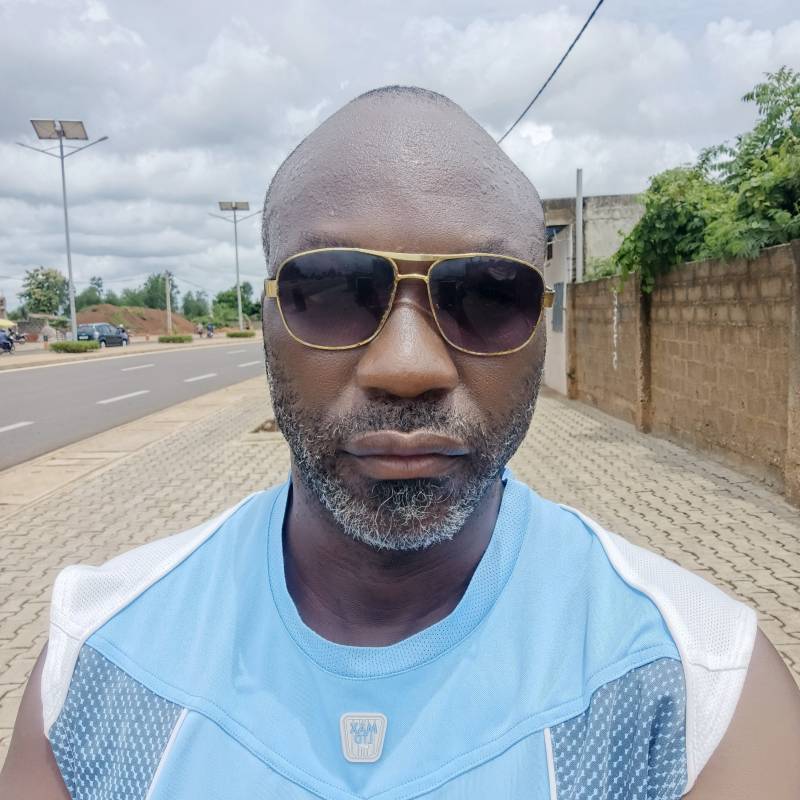 Madess, 49, Sayync