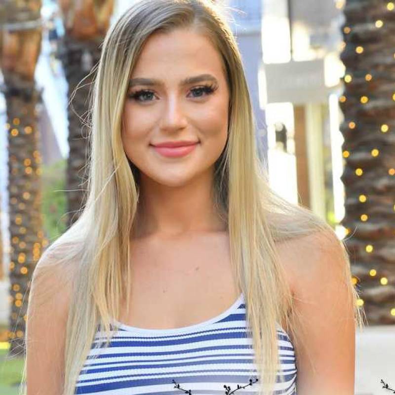 Angela, 30, Mukall
