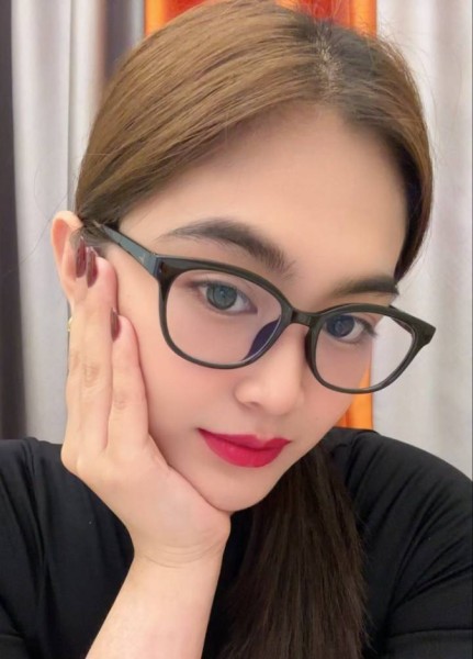 Penelope, 32, Ura