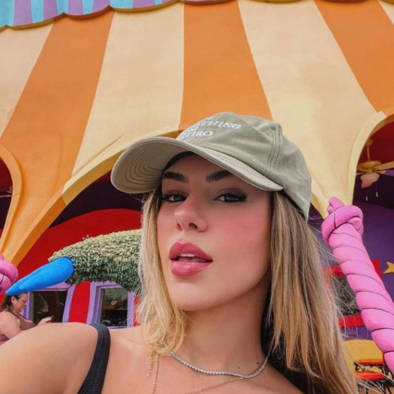 Angelica, 18, Siruma
