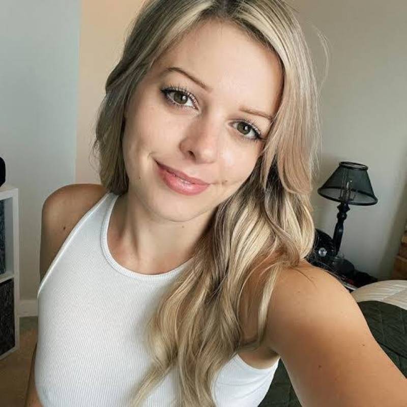 Nara, 31, Italy