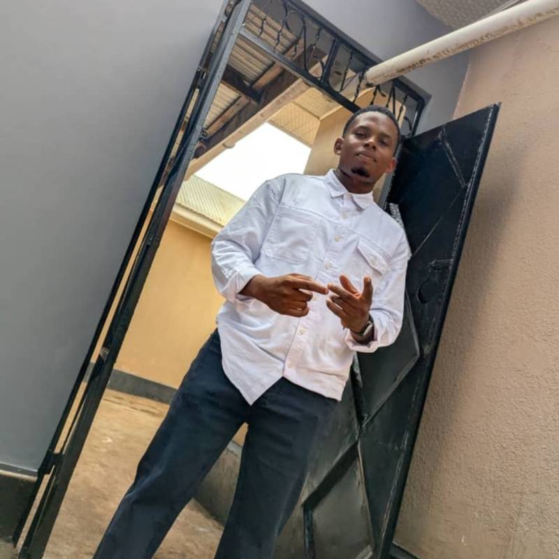 Julius, 24, Boyinzahr