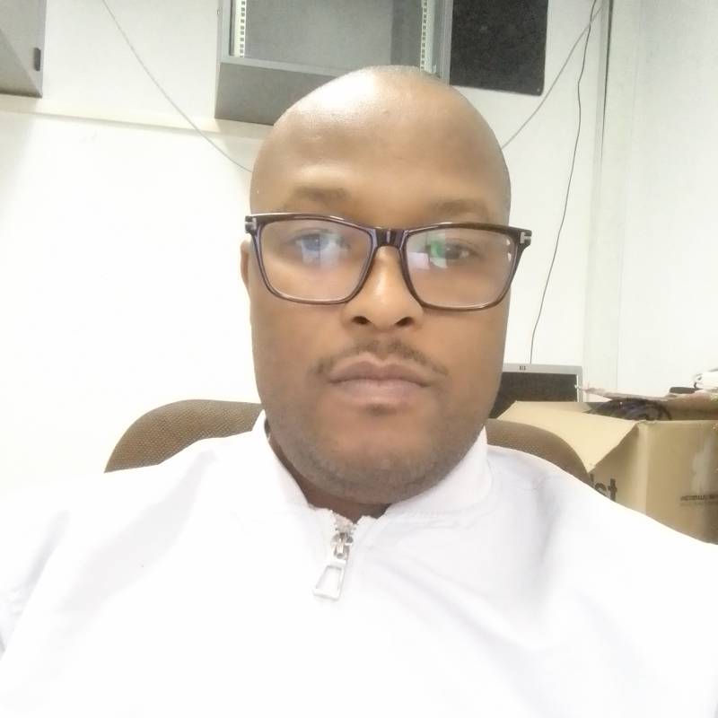 joseph, 43, Touros