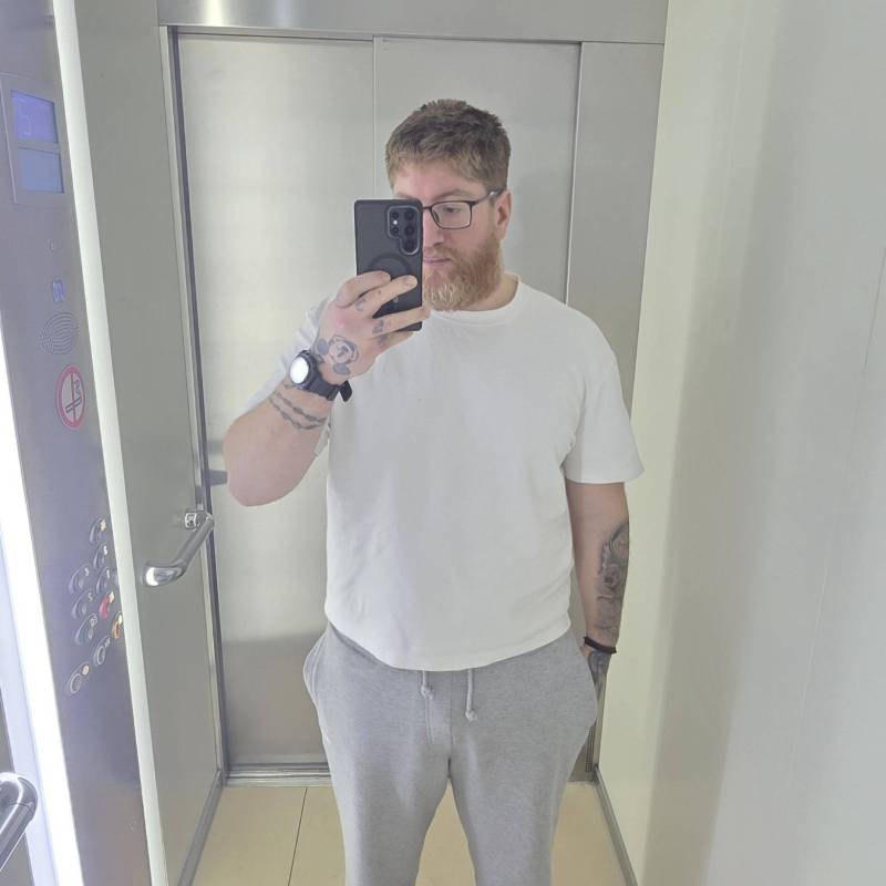 Lazaros, 35, Doctor Arroyo