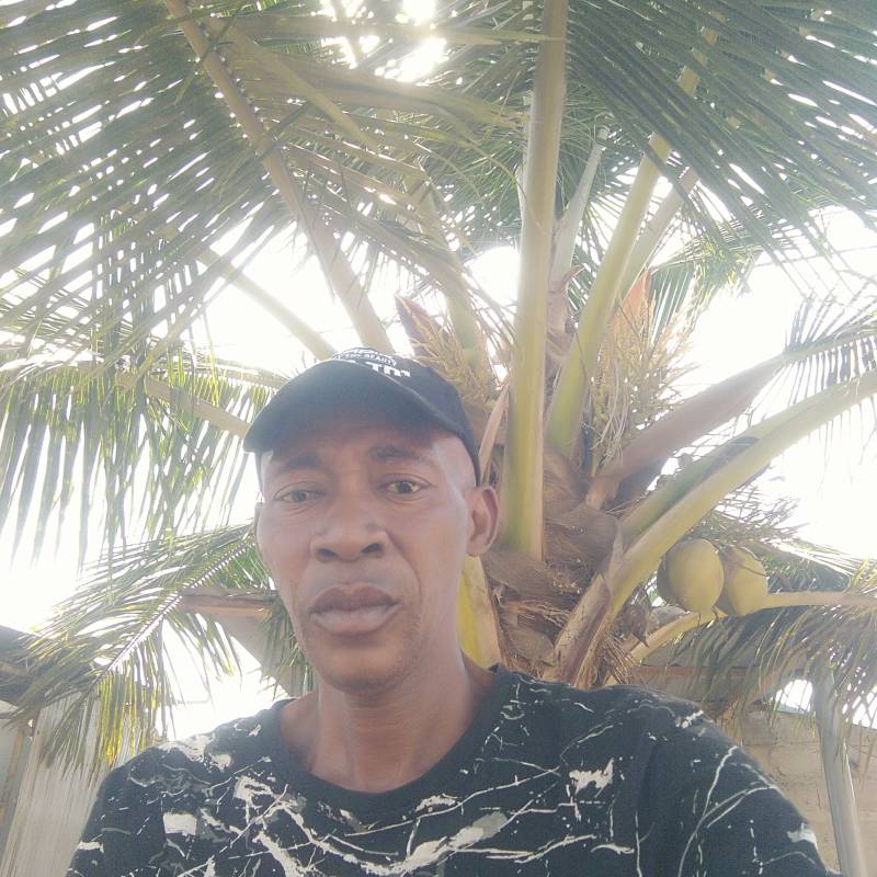 Henry Ufomadu, 55, Roussillon