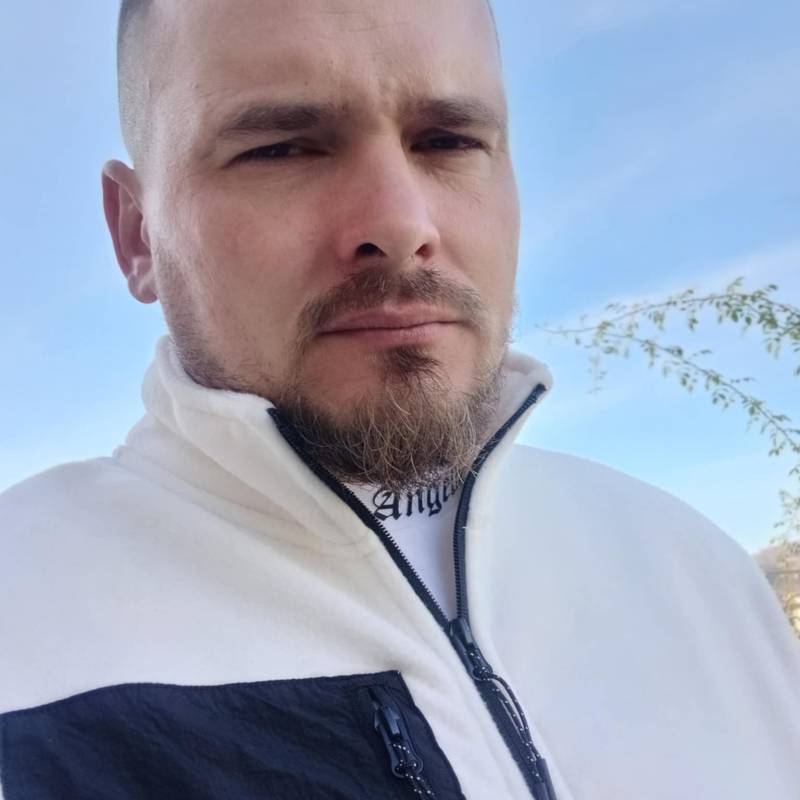 Alexandru, 37, Kasrawad