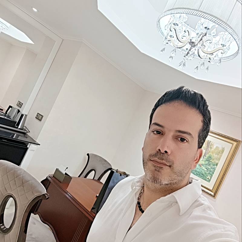 Pezhman, 41, Marilo