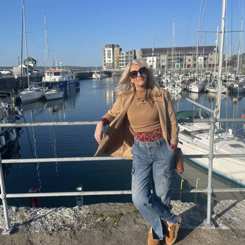 Tania, 45, Nagai