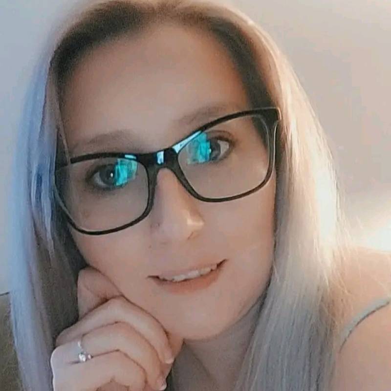 Violet, 34, Couss