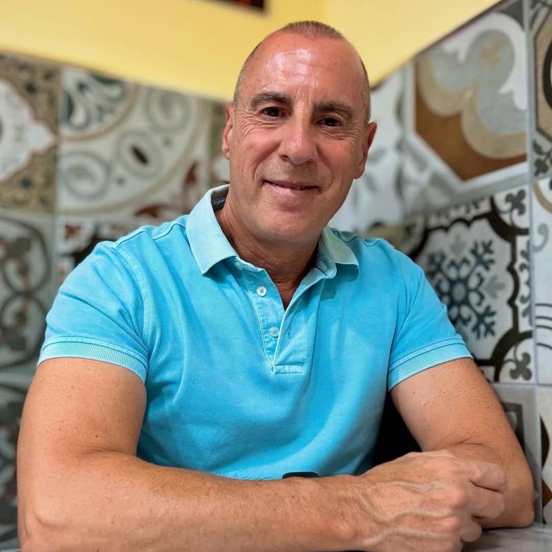 Vick, 55, Koili Simra