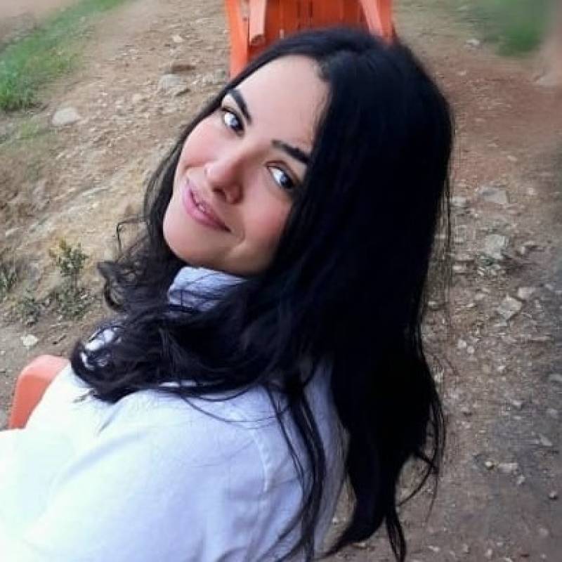 Fatima, 31, Sari