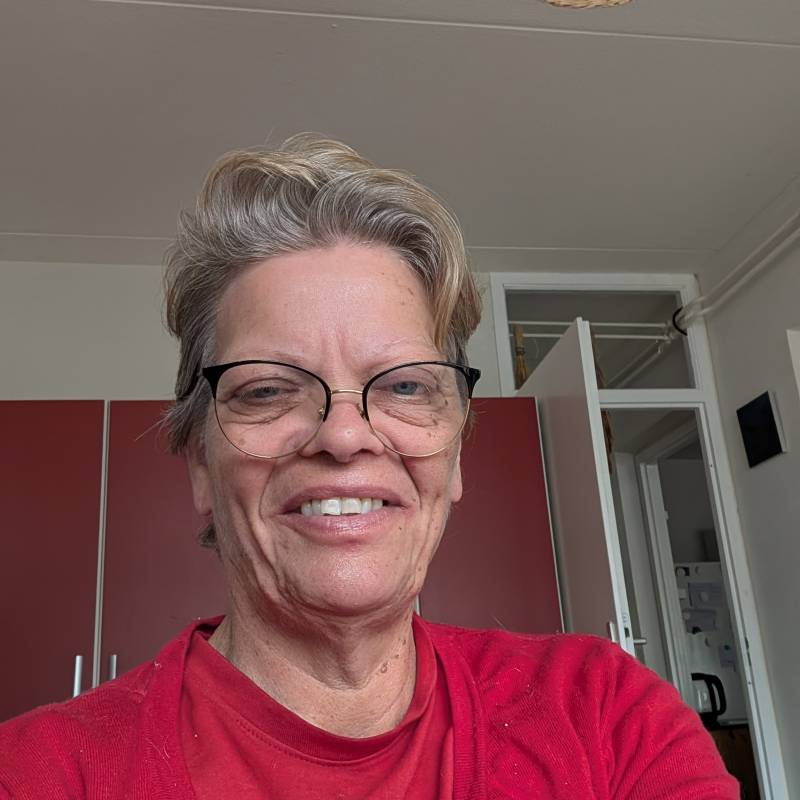 Petra, 63, Hatch End