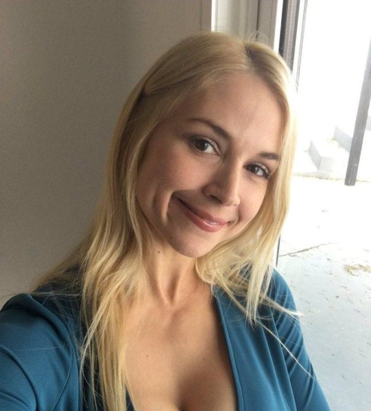 bella, 46, Gex