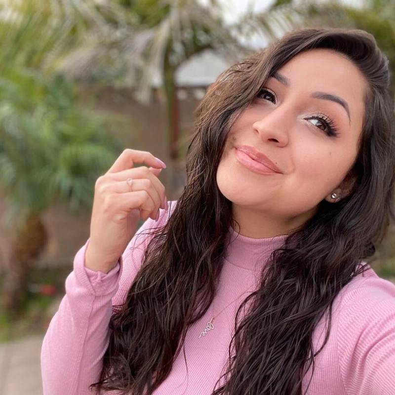 Jenny Hernandez, 34, Poland