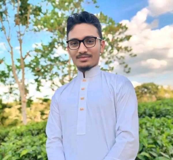 Esrafil Ahmed Ismail, 20, Bouchabel