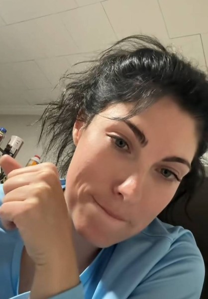 Taylor  Naomi, 35, Muscat