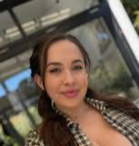Bella, 36, Iskandar