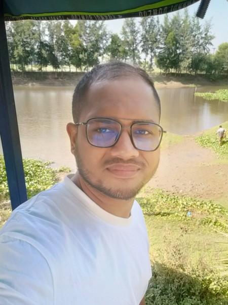 MD Alamgir, 29, Mucheln