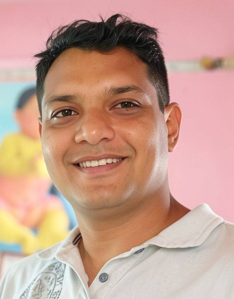 Niloy, 41, Yal
