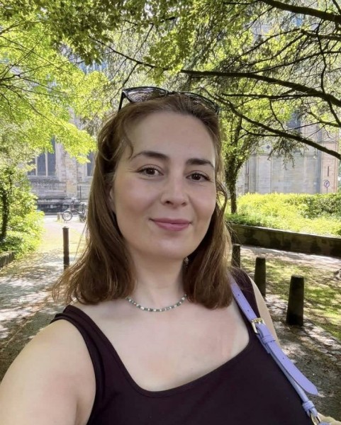 Belinda, 40, Eltham