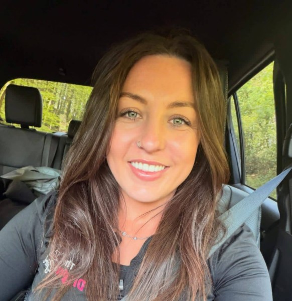 Maggie, 41, Al Mirat