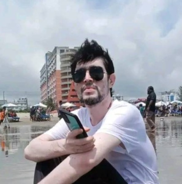 Mitul, 31, Roseira