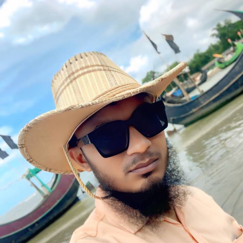 KHAN, 31, La Crau