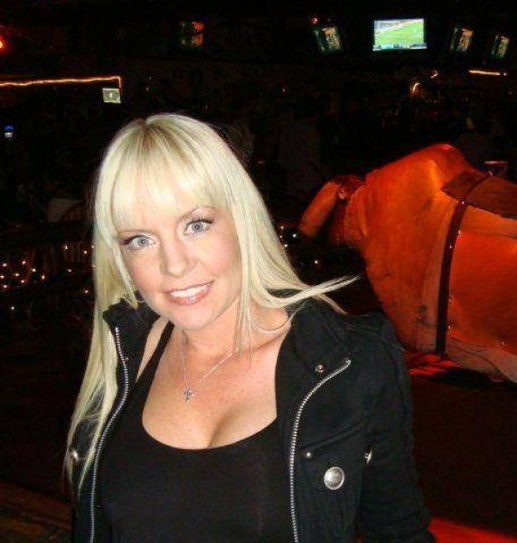 Cherry, 42, Valsad