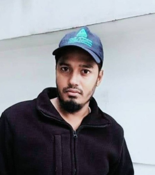 Hossain, 21, Buftea