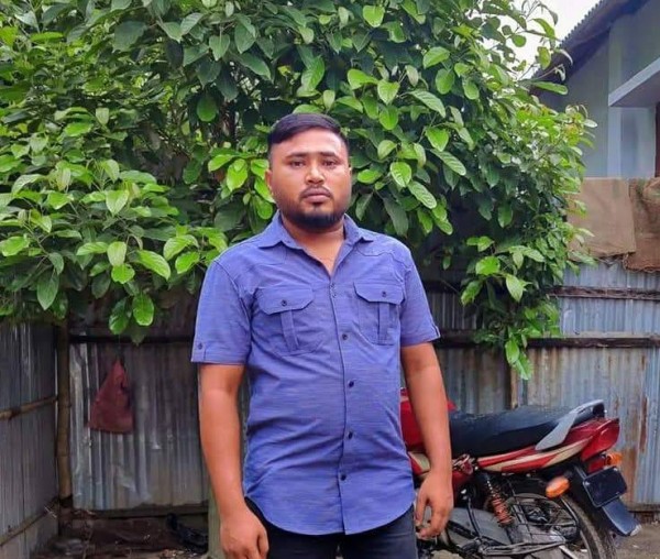 Md apel, 32, Khilkhet Dhaka Bangladesh