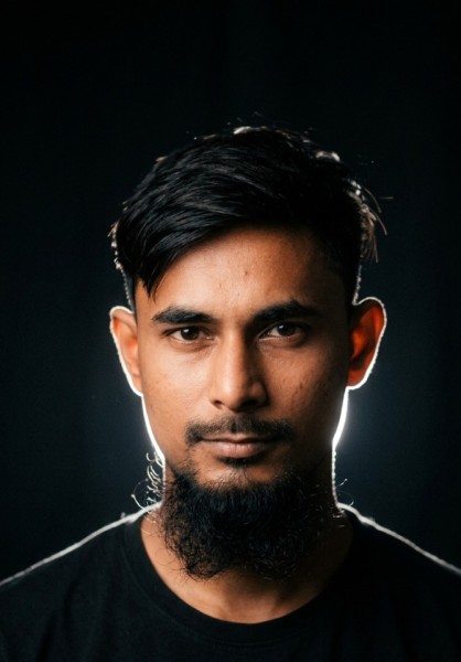 Nur, 32, Clark