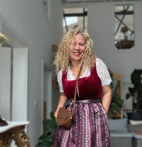 AstaFridasen61918 dating